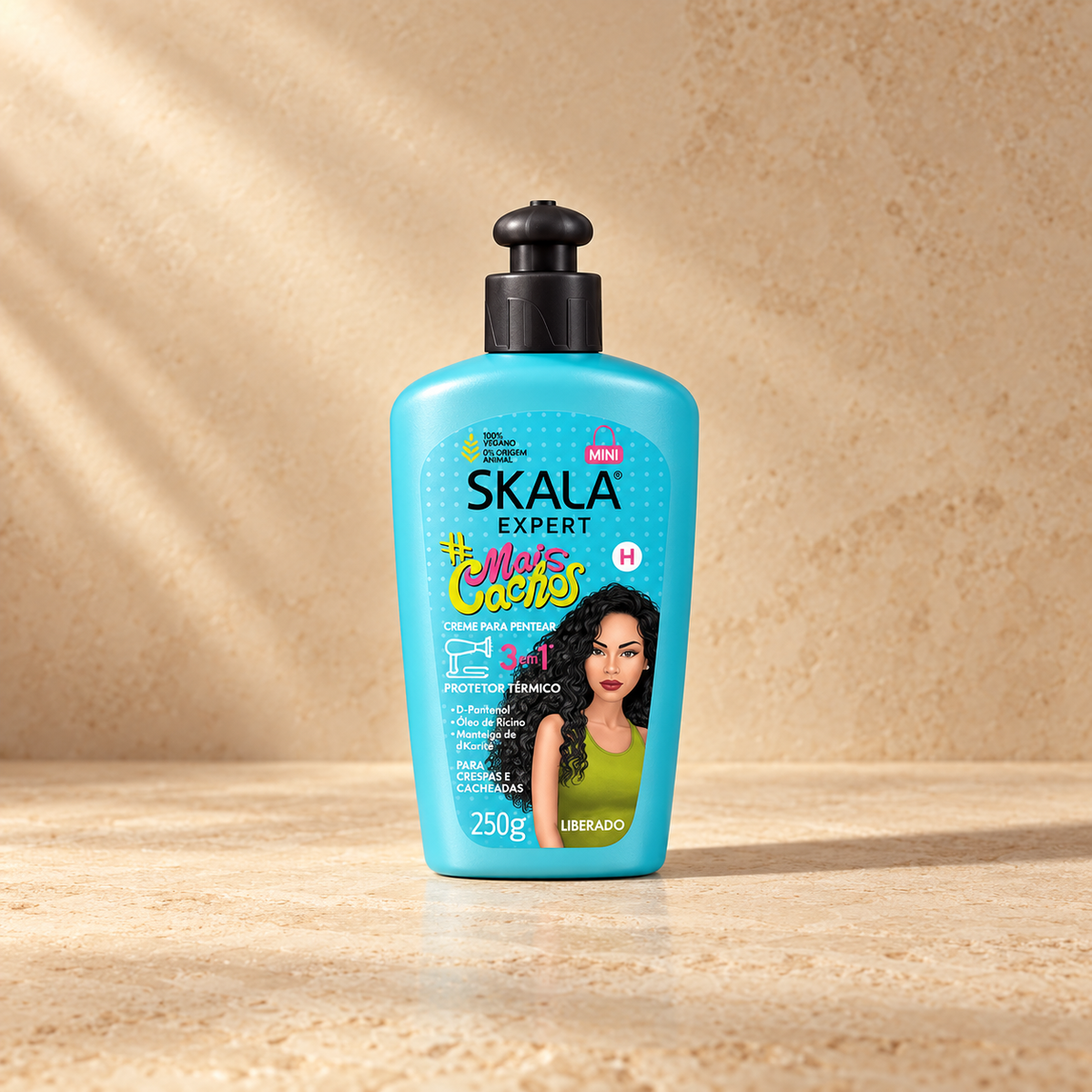 Crema para peinar Skala Expert #Mais Cachos 3 en 1 de 250 g, envase celeste con dosificador negro