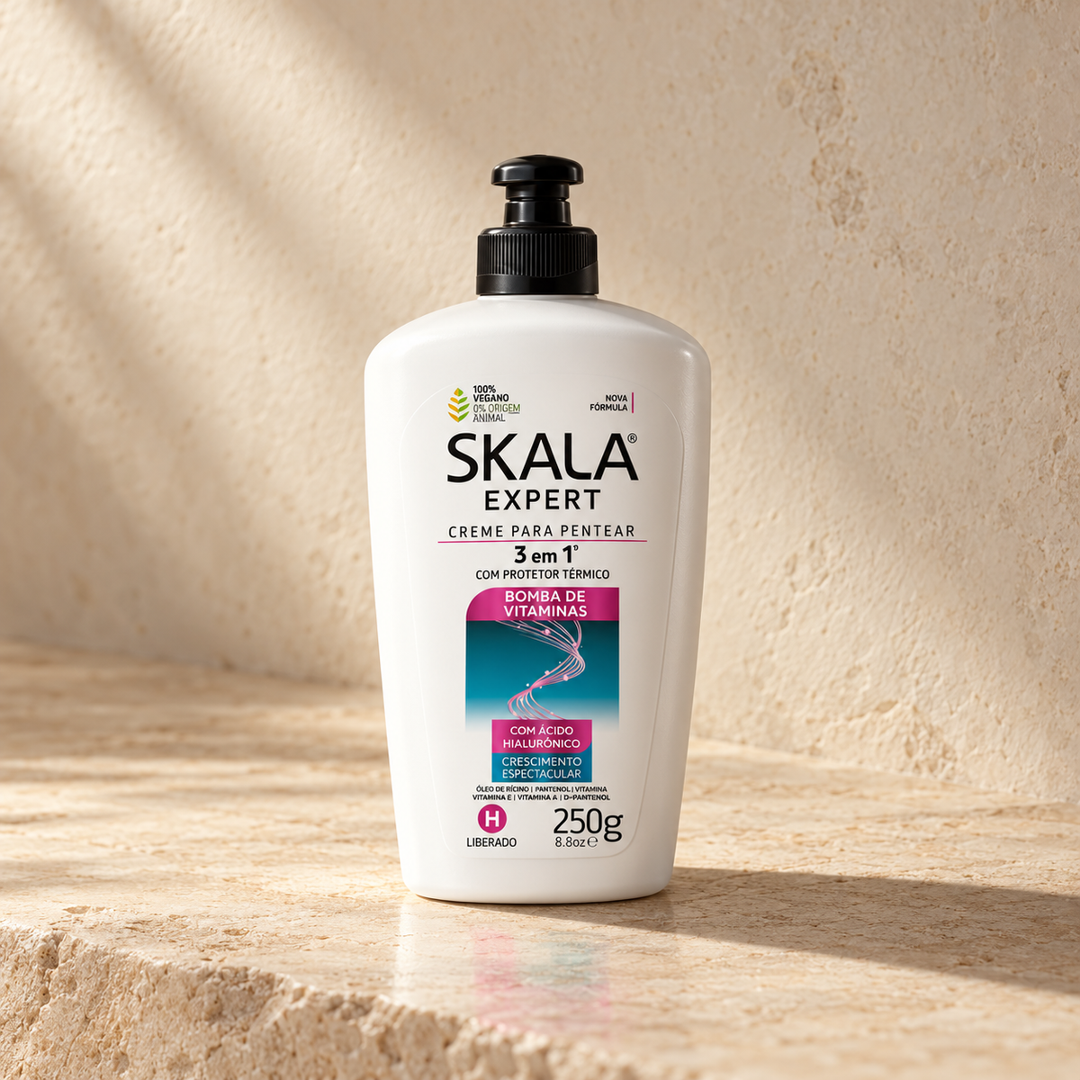 Crema para peinar Skala Expert Bomba de Vitaminas 3 en 1 de 250 g, envase blanco con protector térmico