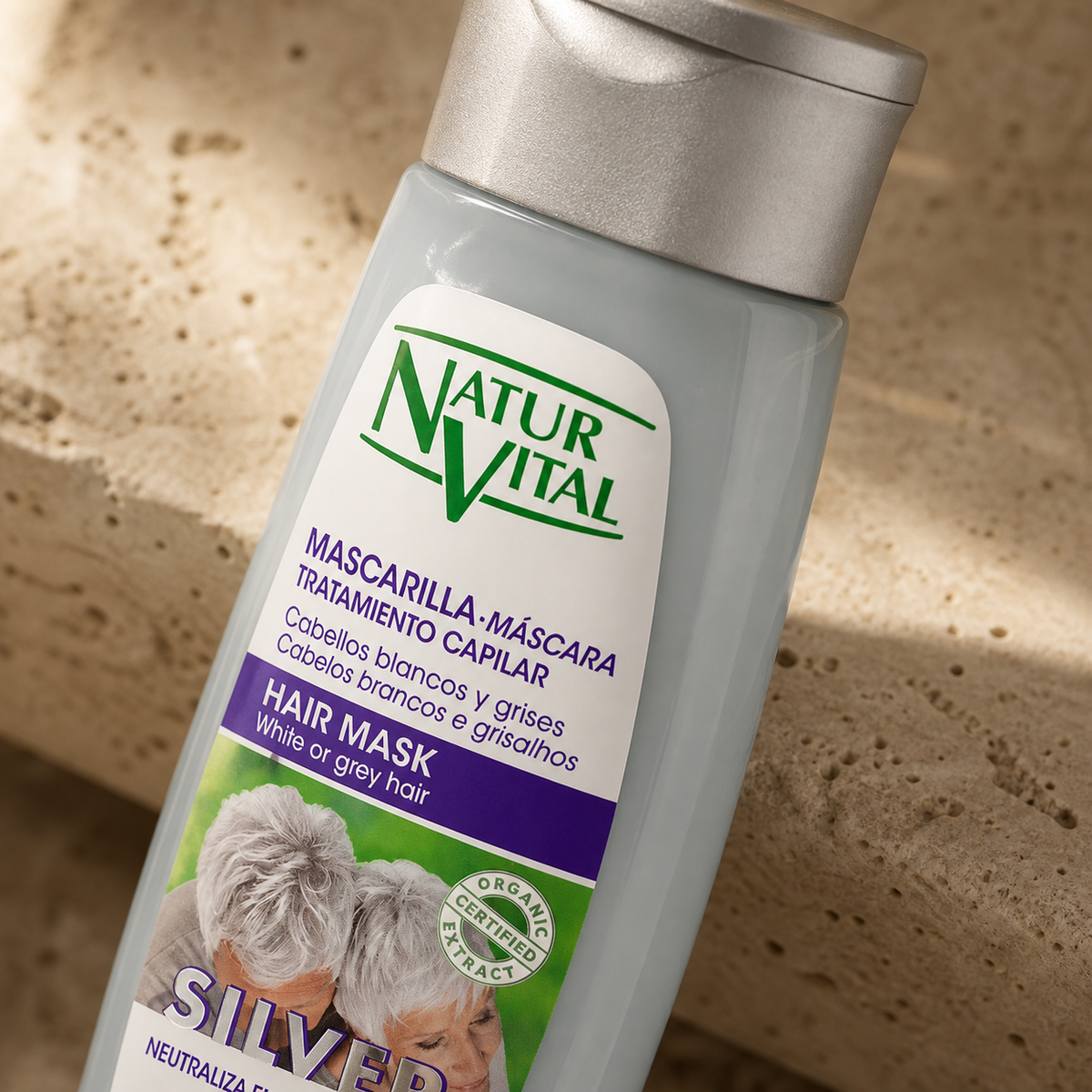 Detalle de la etiqueta de la Mascarilla matizante NaturVital Silver para canas 300 ml