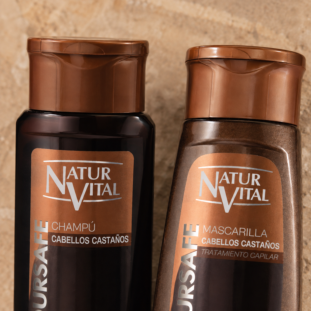 Detalle de las etiquetas del Dúo NaturVital ColourSafe cabellos castaños, shampoo y mascarilla