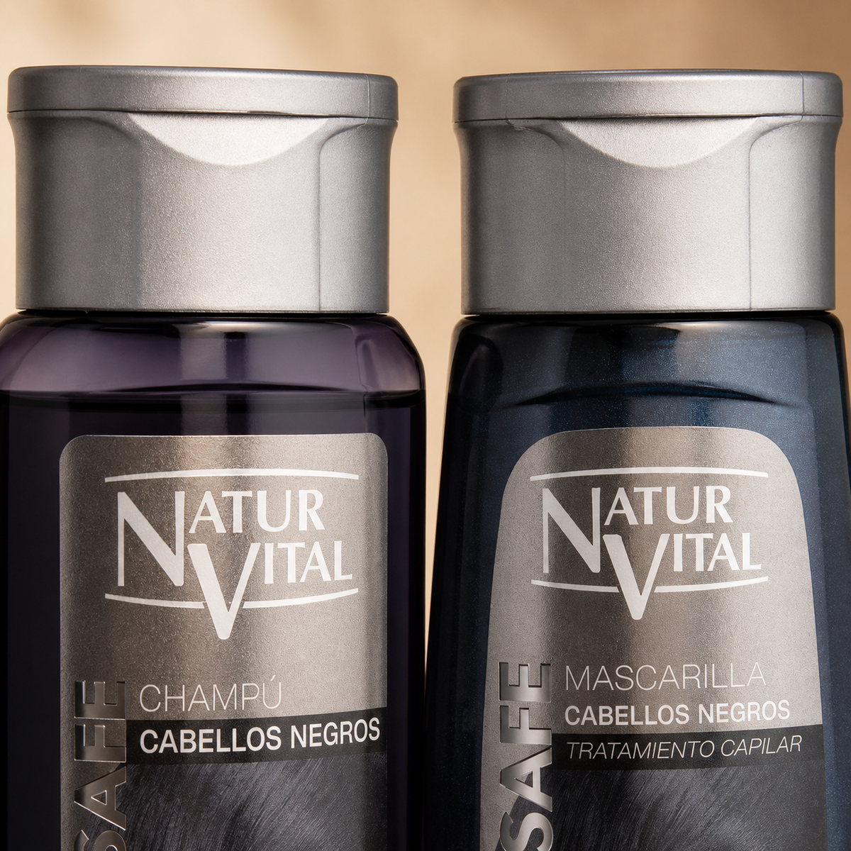 Detalle de las etiquetas del Dúo NaturVital ColourSafe cabellos negros, shampoo y mascarilla