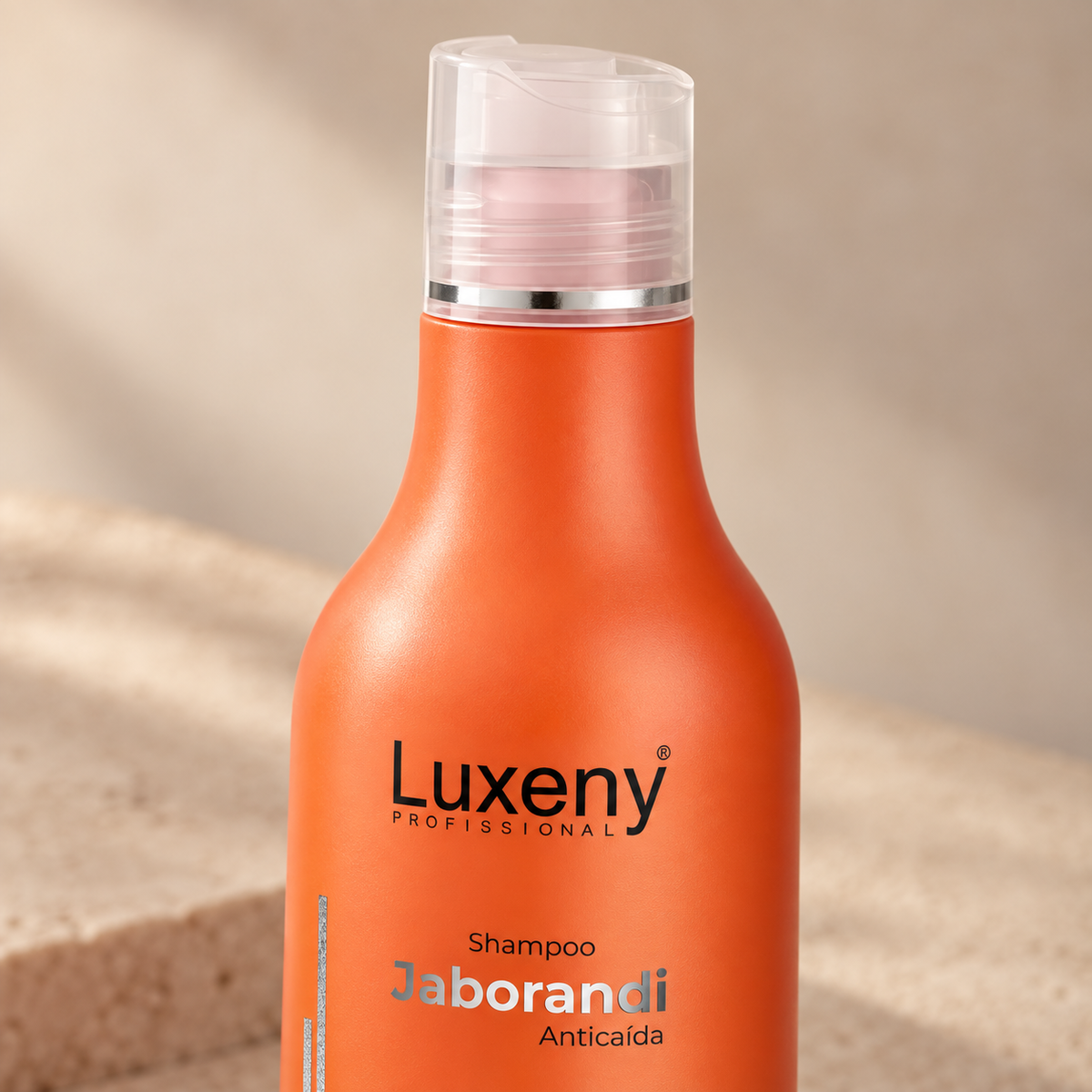 Detalle de la etiqueta del Shampoo anticaída Luxeny Jaborandi para cabello débil 300 ml