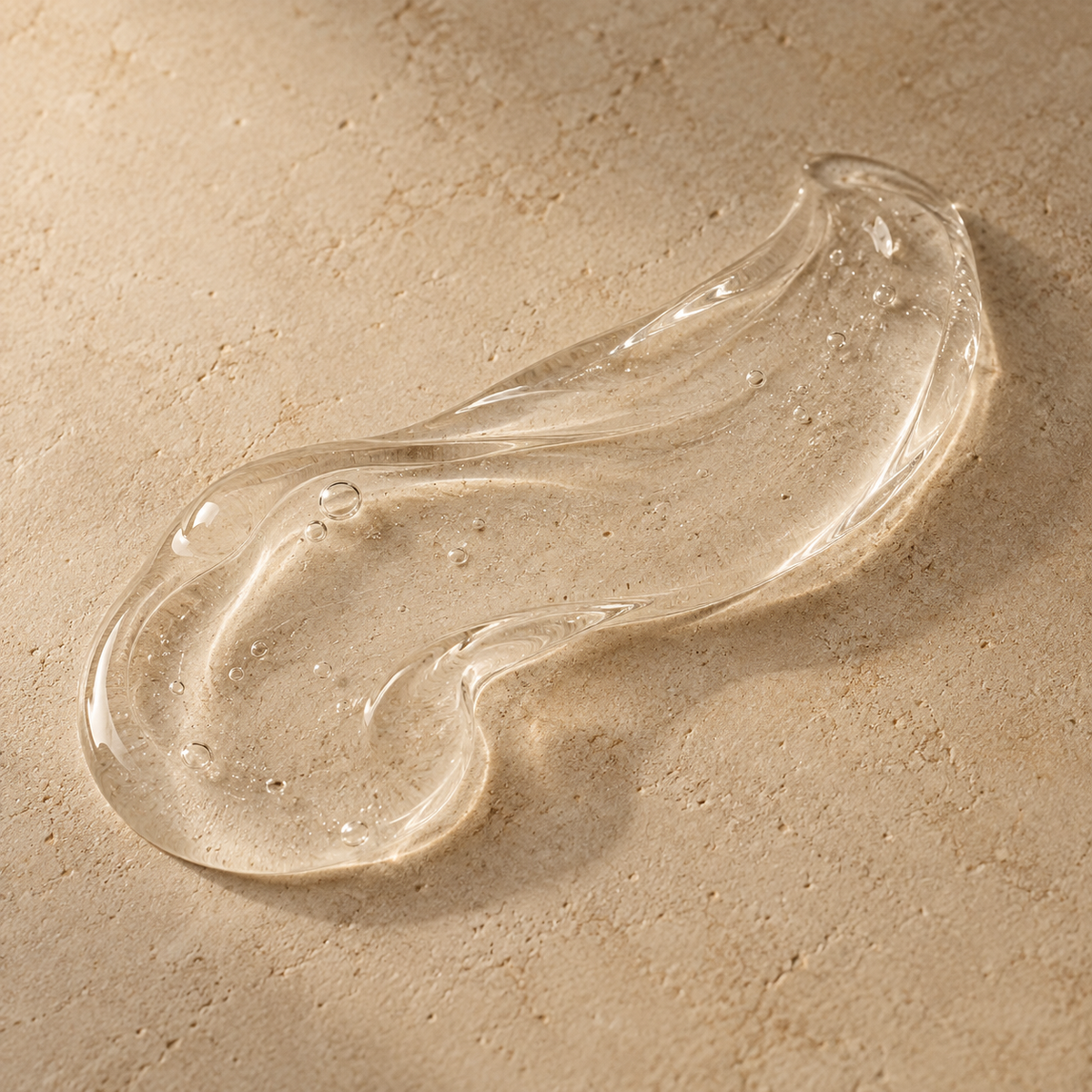 Textura en gel transparente del Shampoo Bioherapy Granada orgánico para cabello dañado y teñido 330 ml
