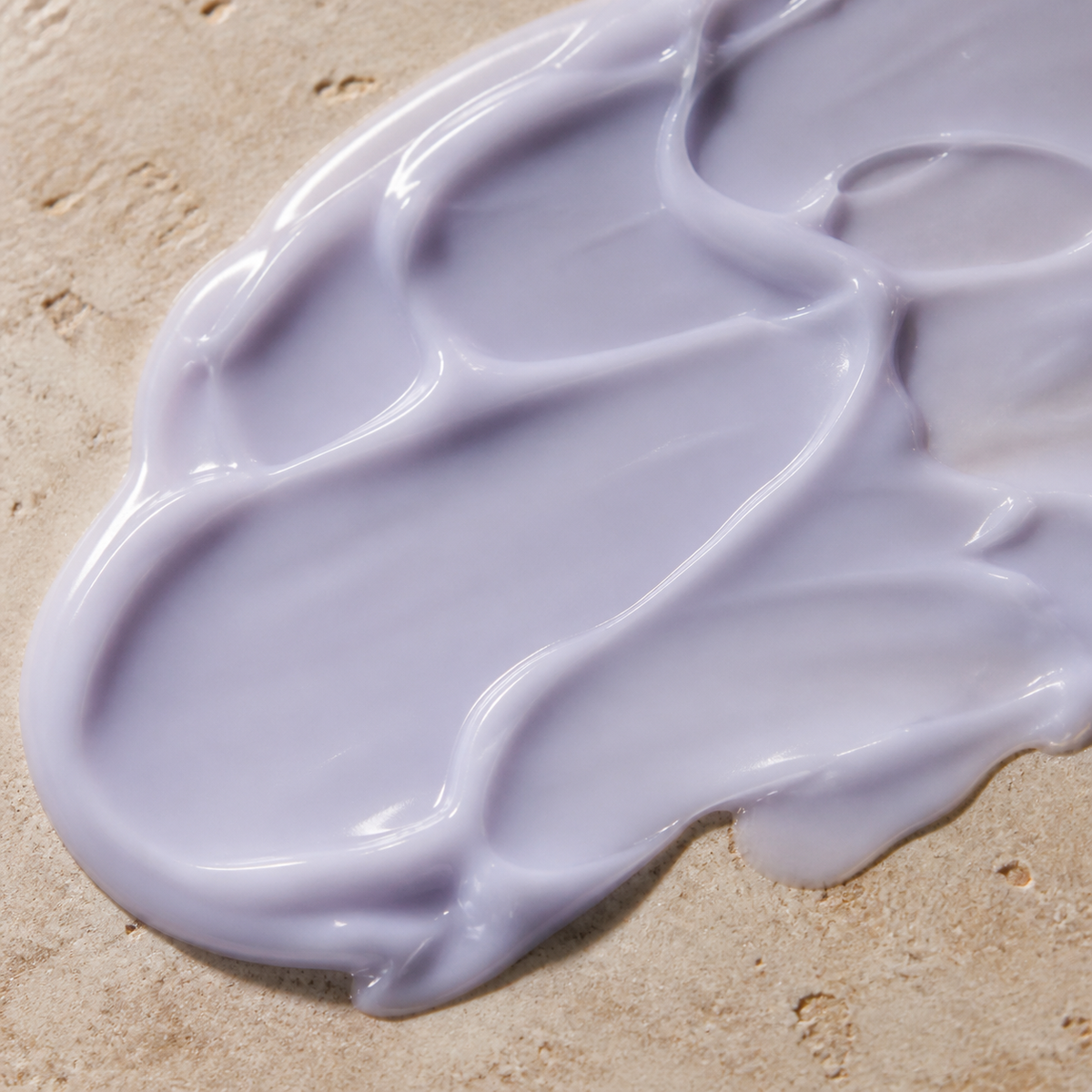 Textura en crema violeta de la Mascarilla matizante NaturVital Silver para canas 300 ml