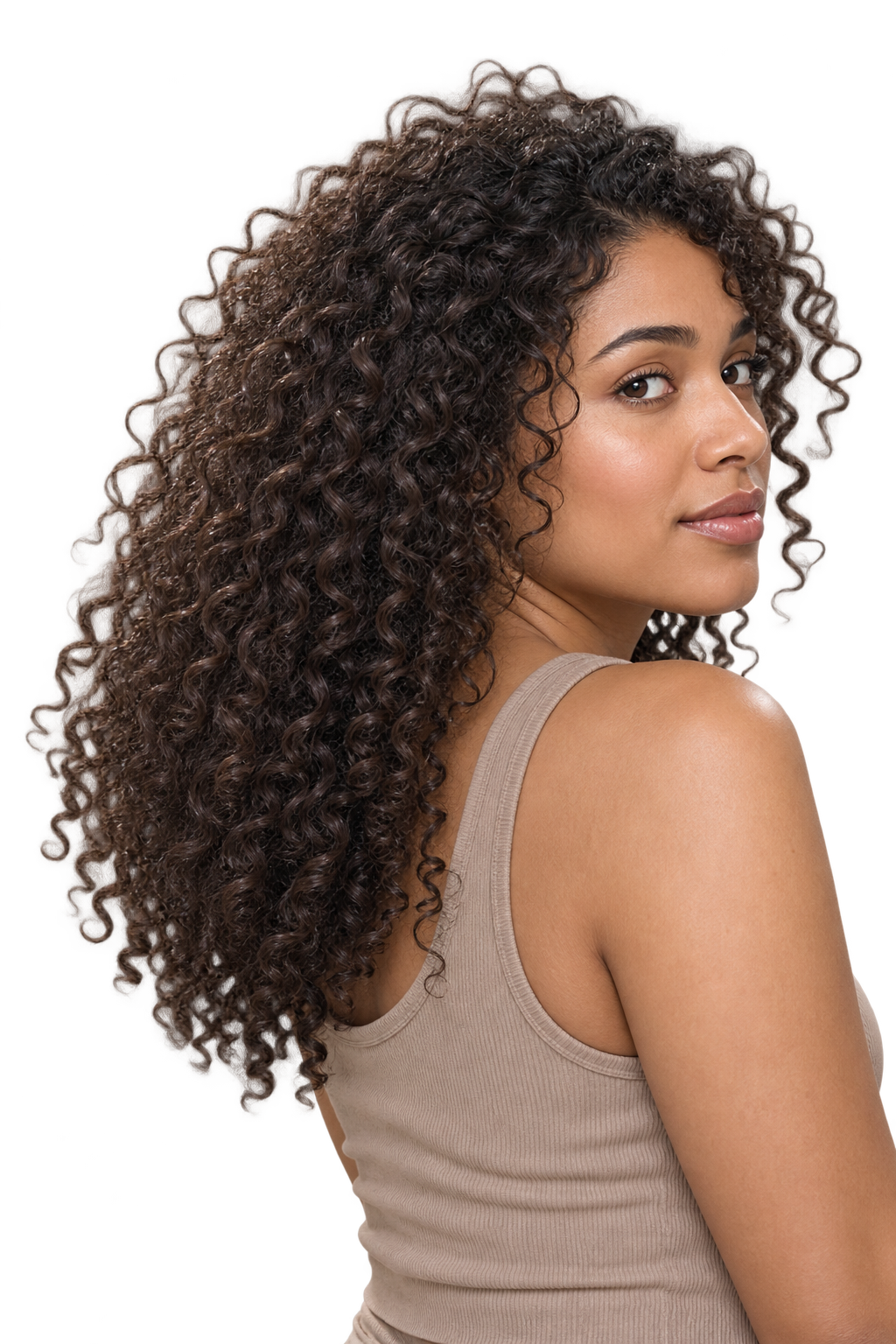 Mujer de cabello rizado largo mirando por encima del hombro