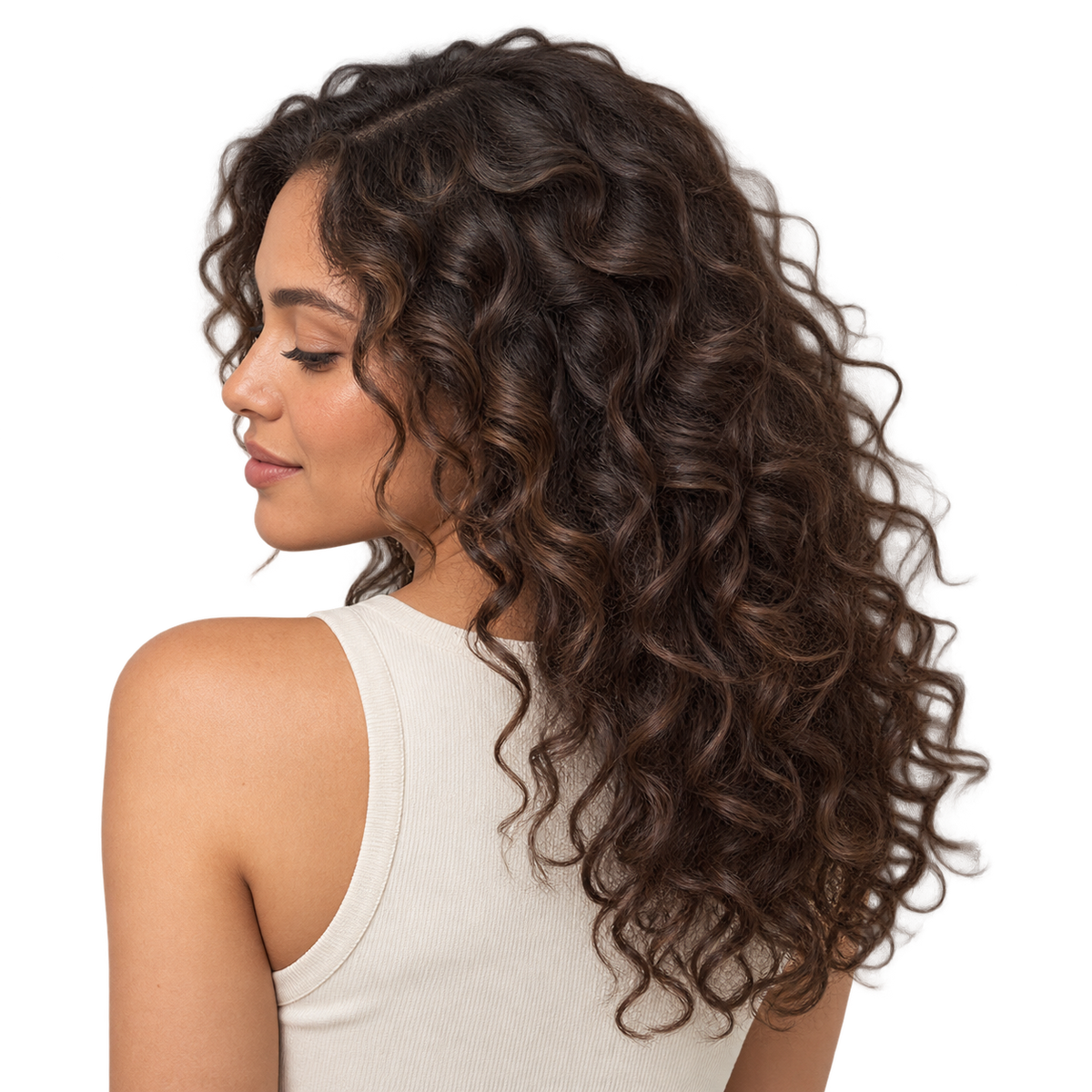 Mujer de cabello rizado y definido, resultado de la Crema para rizos Elizavecca CER-100 Curl Cream 120 ml