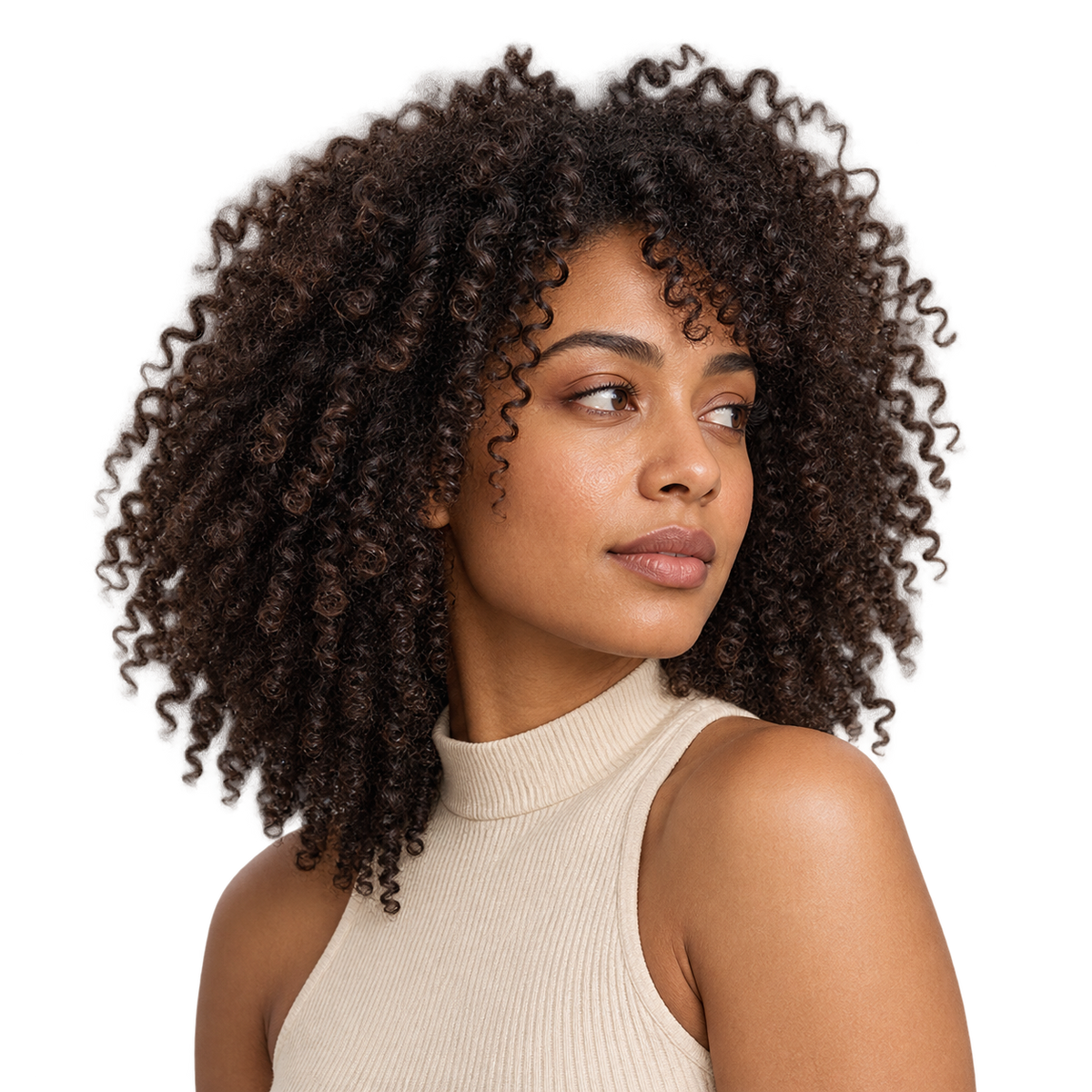 Mujer de cabello rizado oscuro y voluminoso mirando hacia un costado