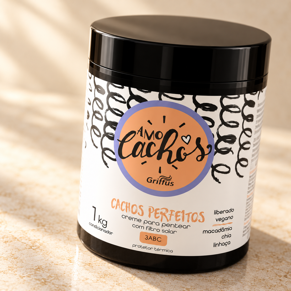 Detalle del pote Cachos Perfectos de Griffus: crema para peinar con filtro solar, 3ABC, 1 kg