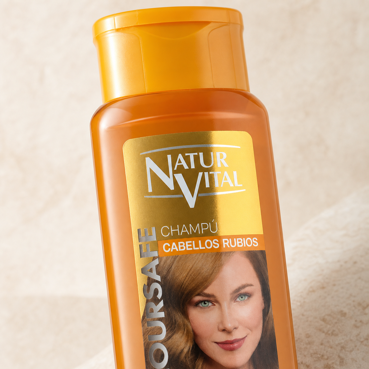 Detalle de la etiqueta del Shampoo NaturVital ColourSafe para cabellos rubios 300 ml