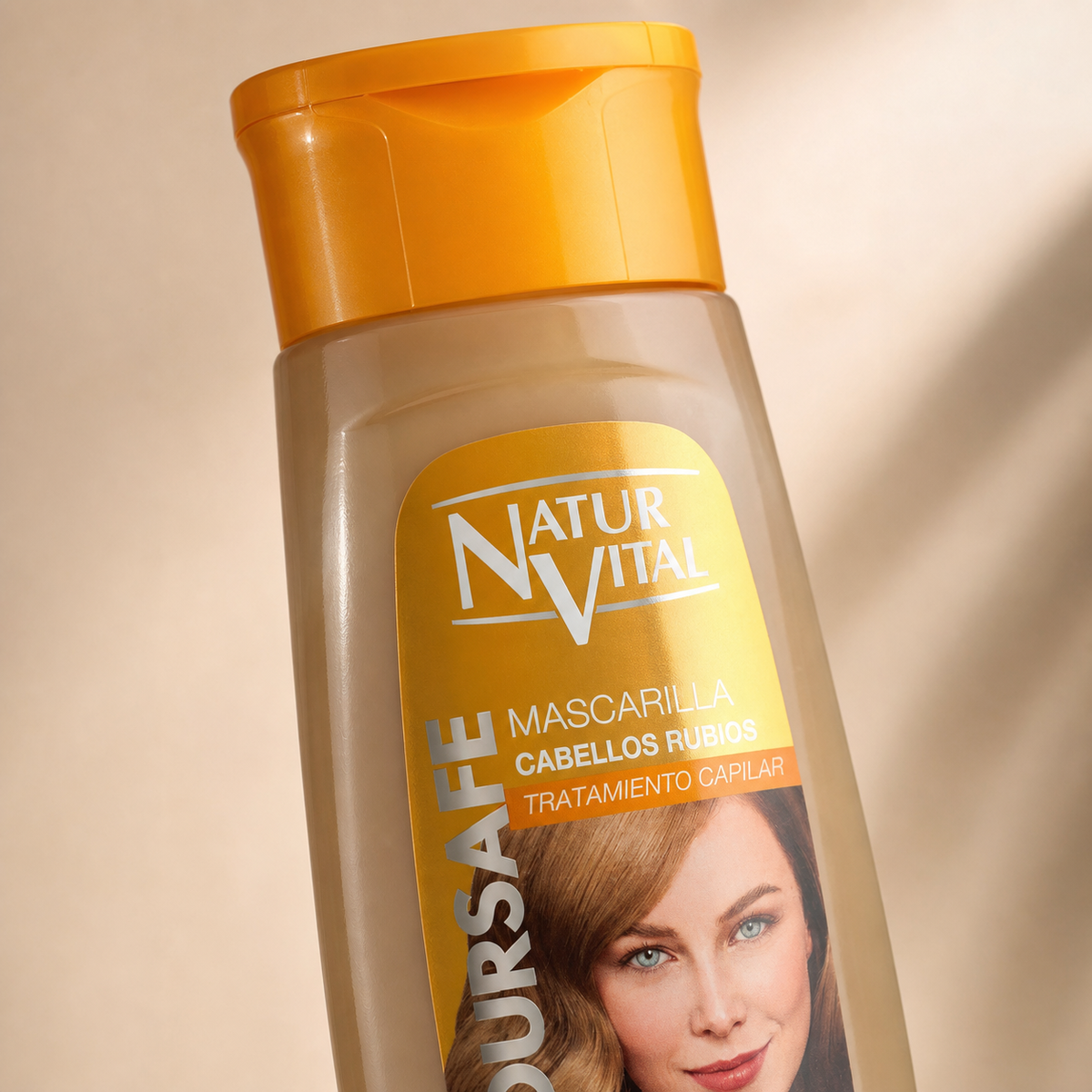 Detalle de la etiqueta de la Mascarilla con color NaturVital ColourSafe para cabellos rubios 300 ml